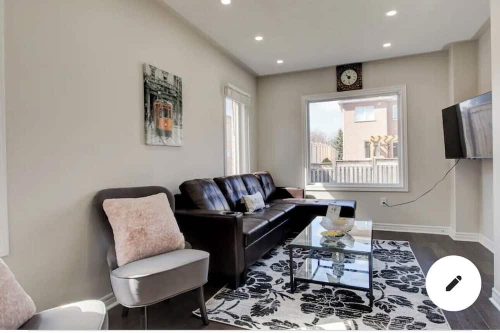 Photo of Livingroom in Meadowvale Village