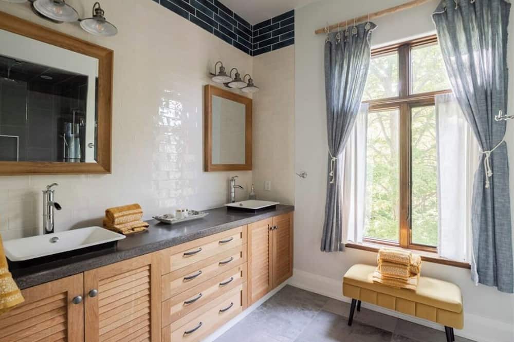 Photo of Bathroom in Wainfleet