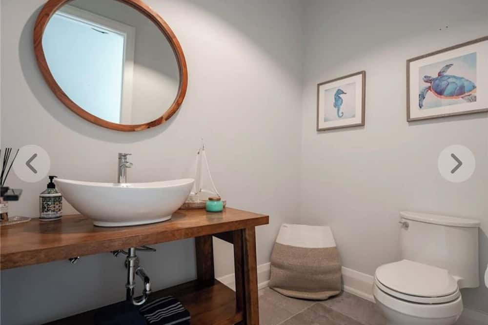 Photo of Bathroom in Wainfleet