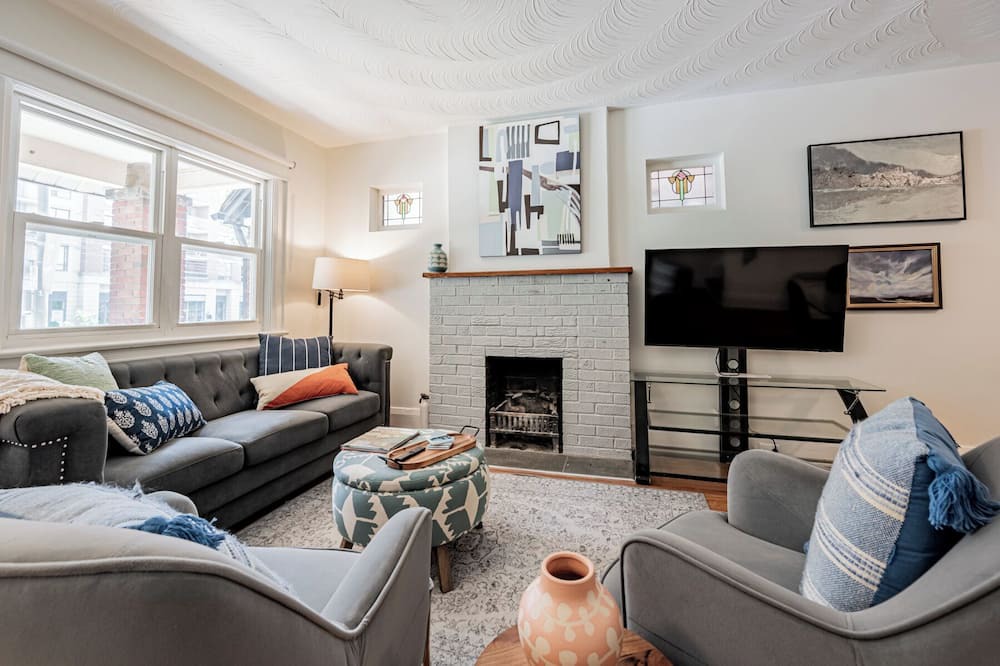 Photo of Livingroom in The Beach Triangle