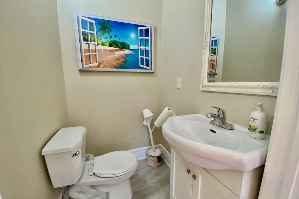 Photo of Bathroom in Tweed