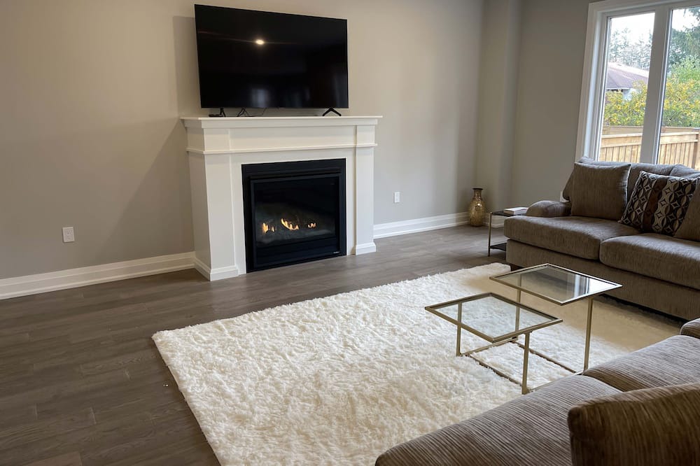 Photo of Livingroom in Durham Region