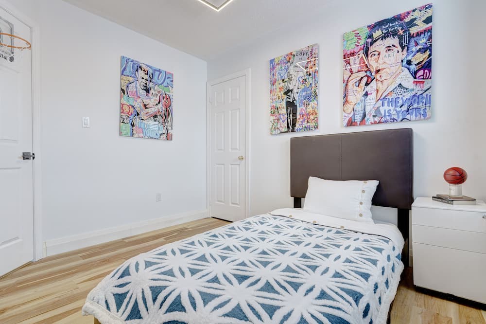 Photo of Bedroom in Schomberg