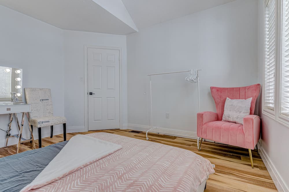 Photo of Bedroom in Schomberg