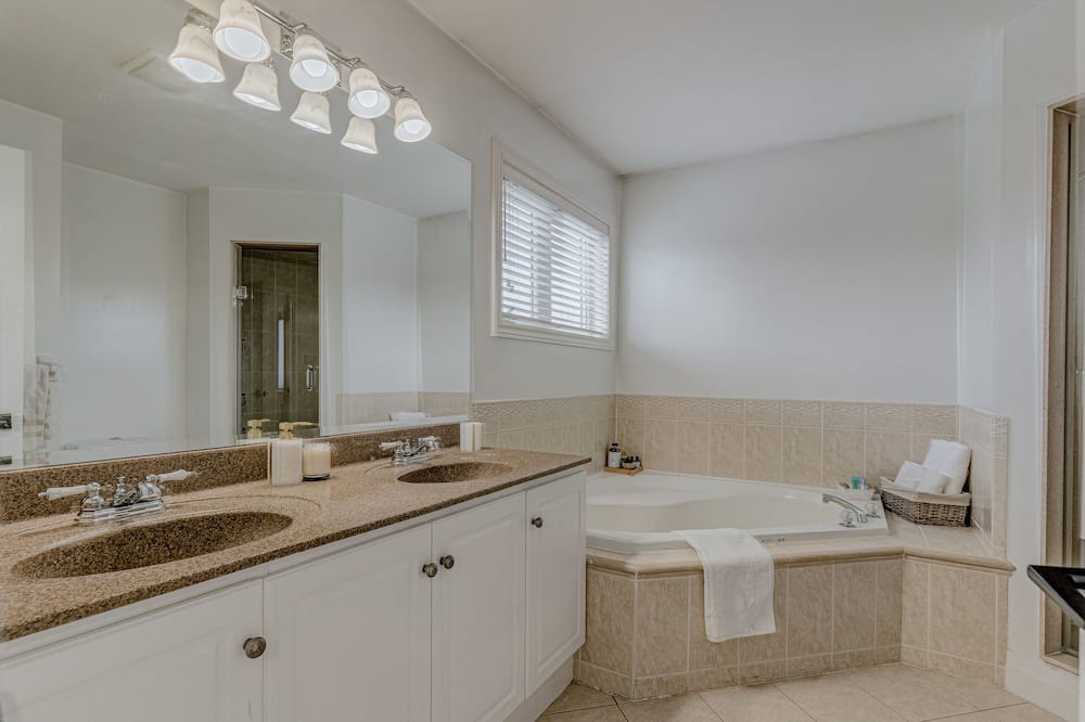 Photo of Bathroom in Schomberg