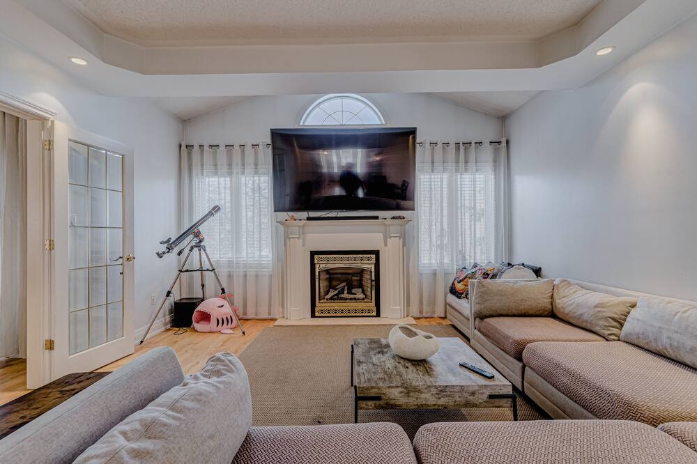 Photo of Livingroom in Schomberg