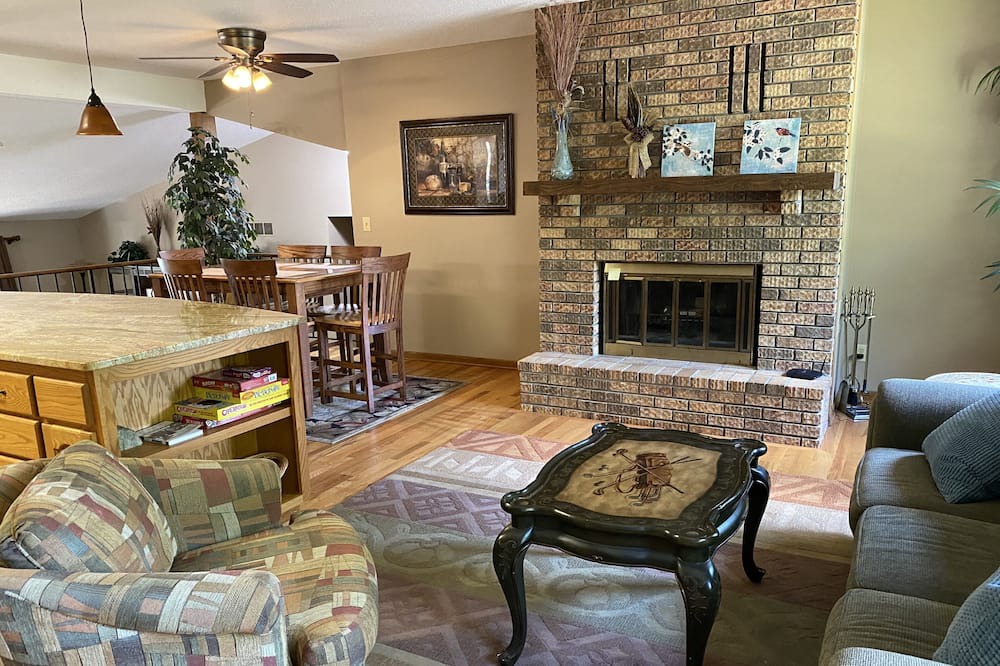 Photo of Livingroom in Lake Elmo