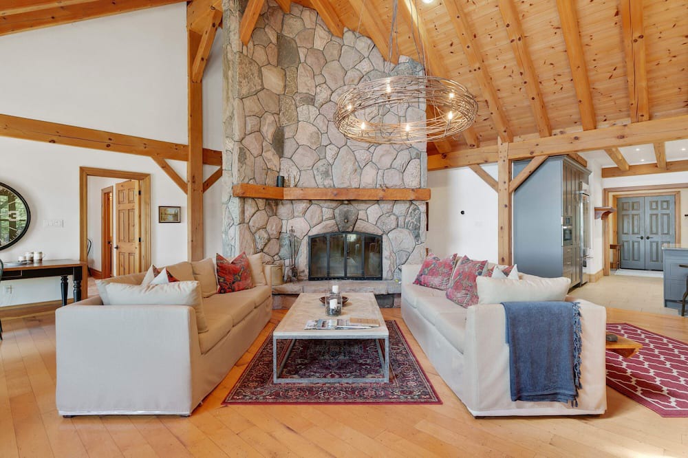 Photo of Livingroom in Utterson