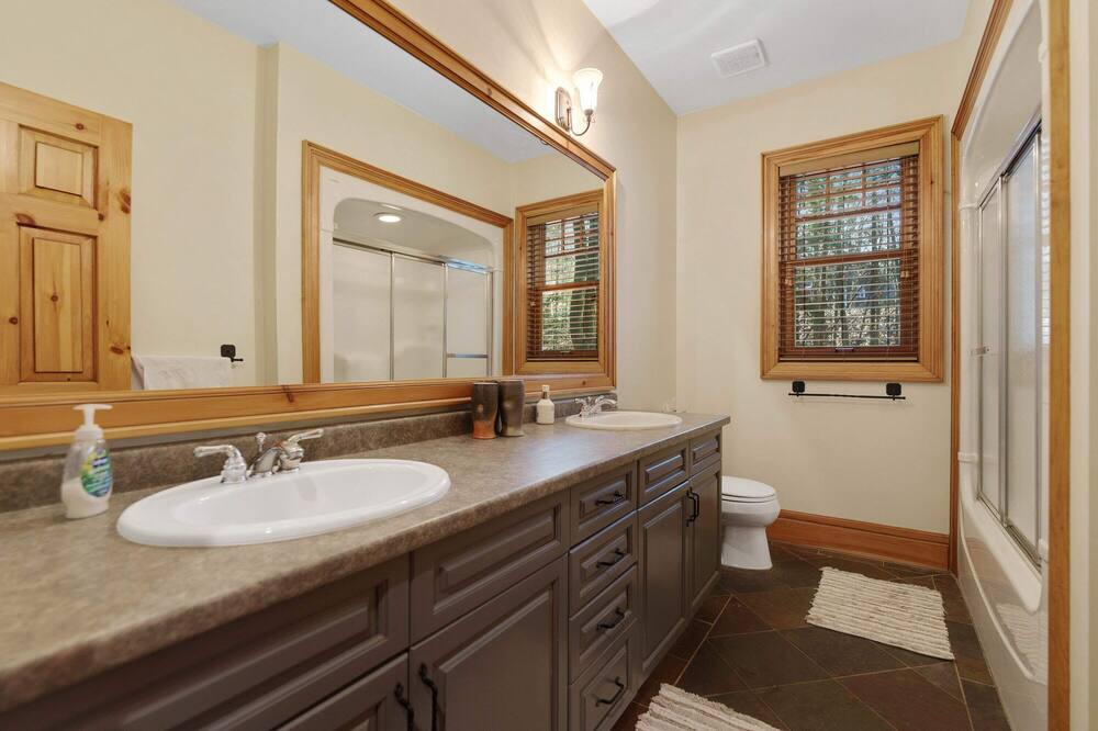 Photo of Bathroom in Utterson