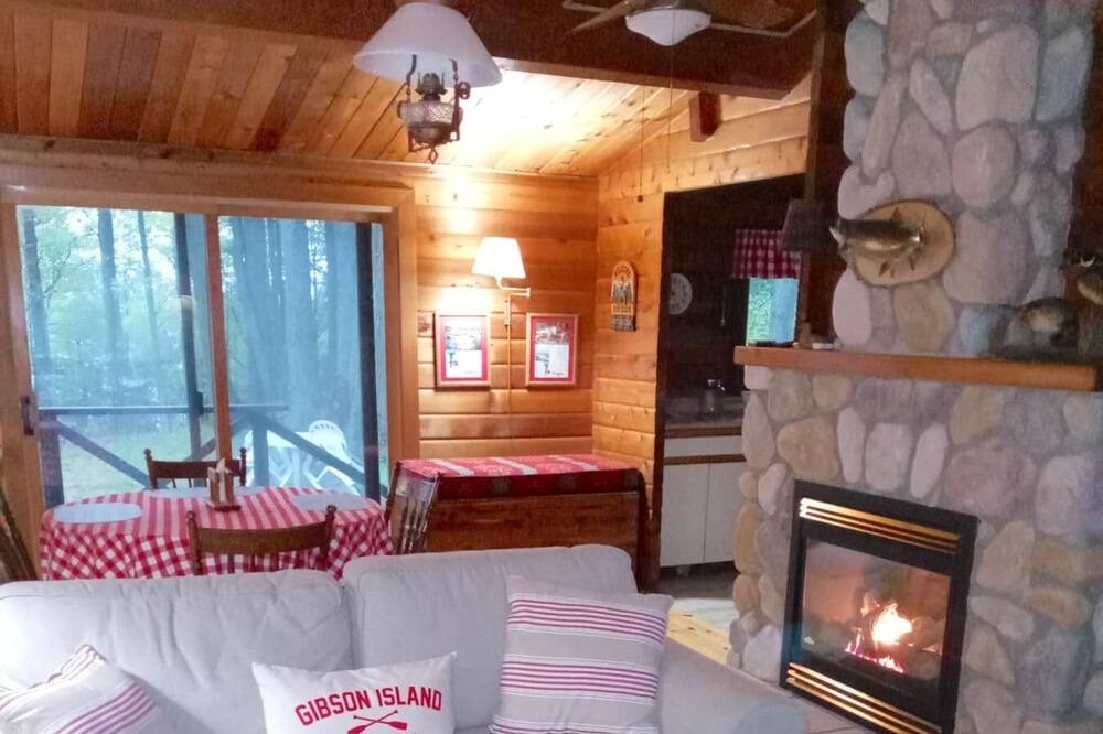 Photo of Livingroom in Rideau Lakes