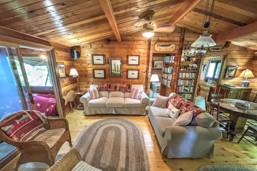 Photo of Livingroom in Rideau Lakes