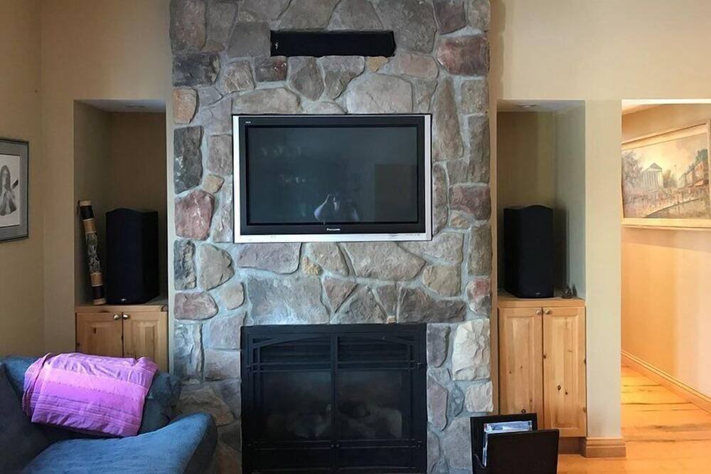 Photo of Livingroom in Rideau Lakes