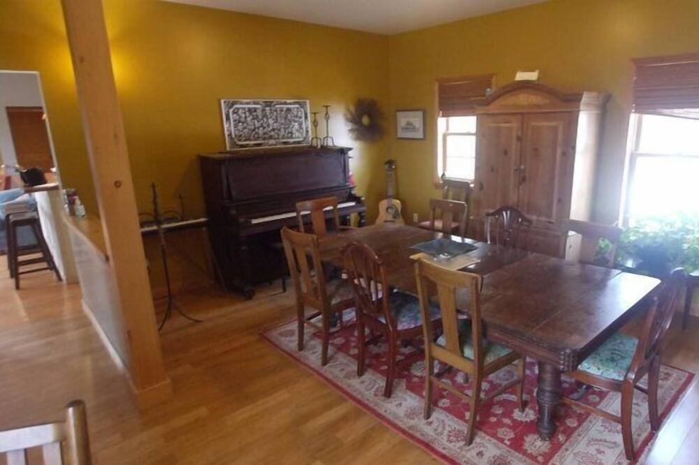 Photo of Livingroom in Rideau Lakes