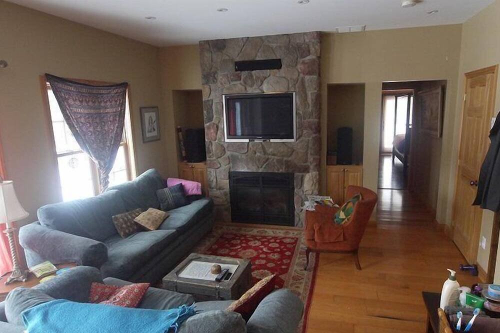 Photo of Livingroom in Rideau Lakes
