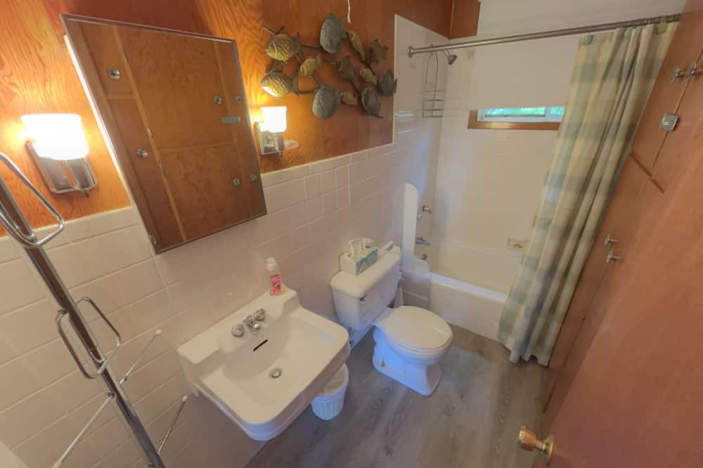 Photo of Bathroom in Rideau Lakes