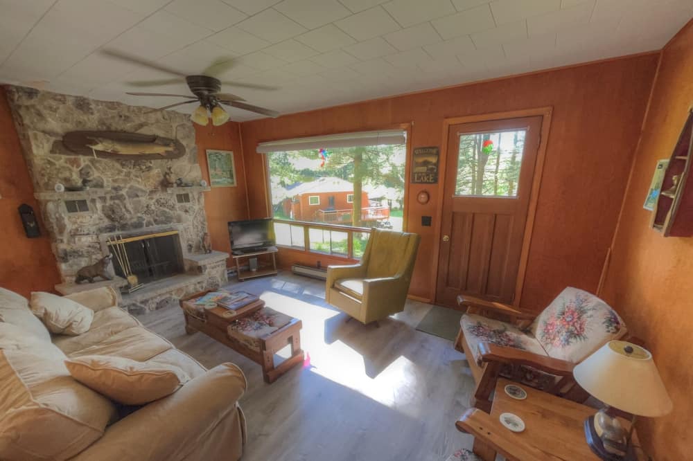 Photo of Livingroom in Rideau Lakes