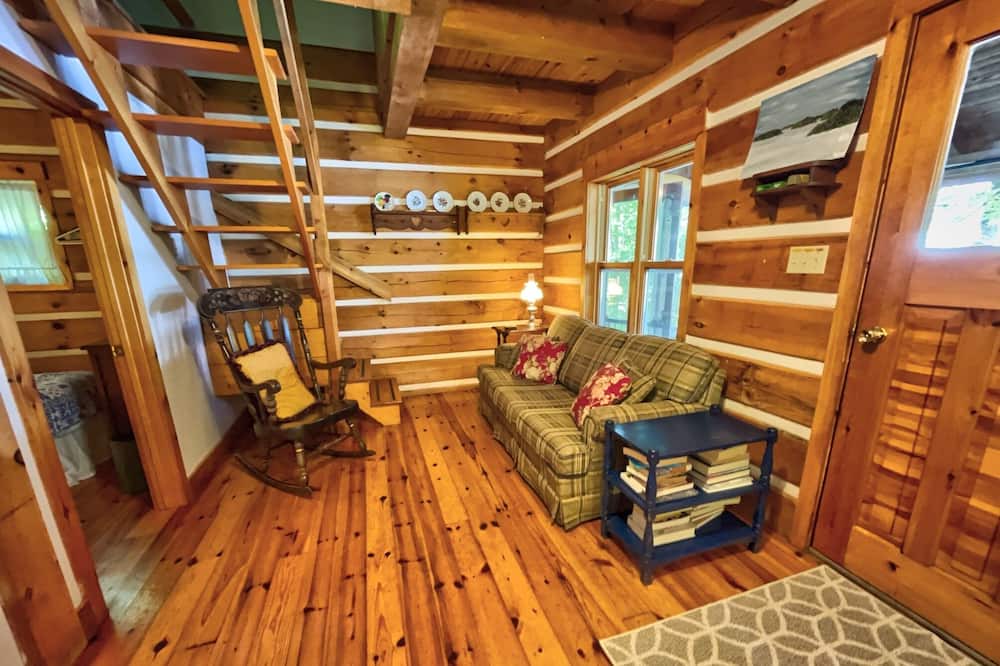 Photo of Livingroom in Rideau Lakes