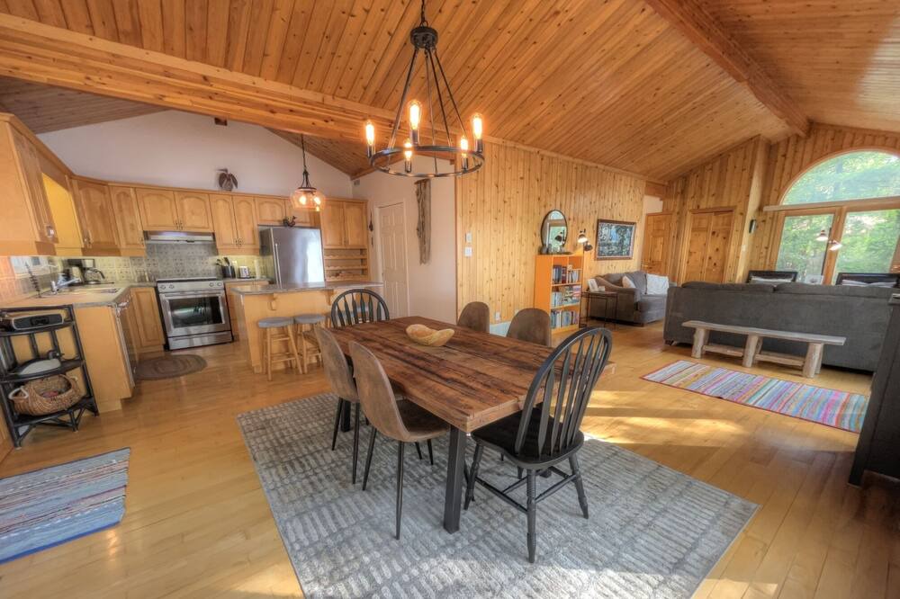 Photo of Livingroom in Rideau Lakes
