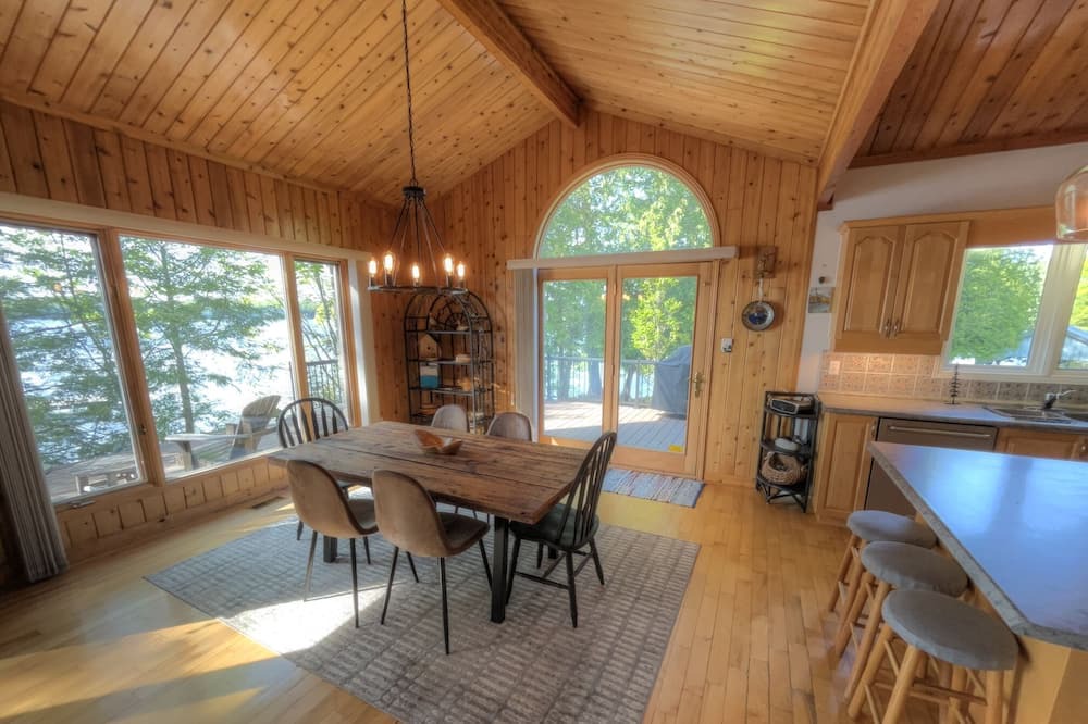Photo of Livingroom in Rideau Lakes