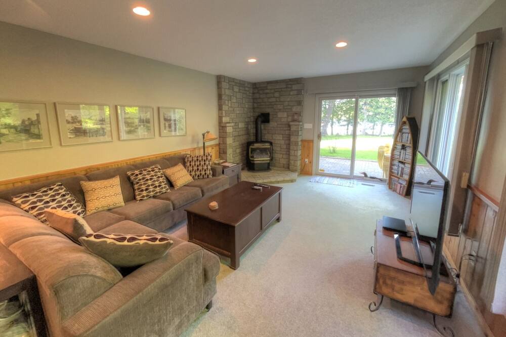 Photo of Bedroom in Rideau Lakes