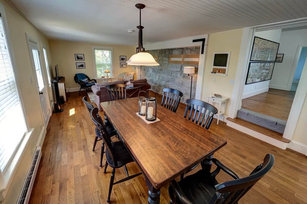 Photo of Livingroom in Rideau Lakes