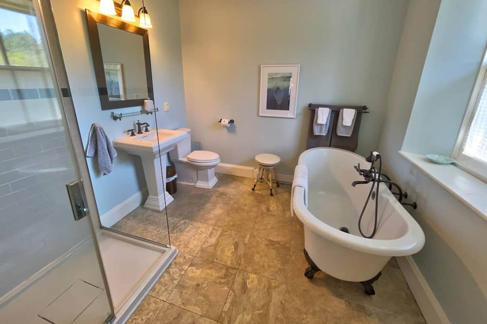 Photo of Bathroom in Rideau Lakes