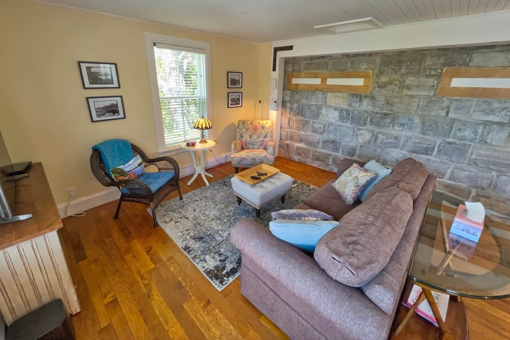 Photo of Livingroom in Rideau Lakes