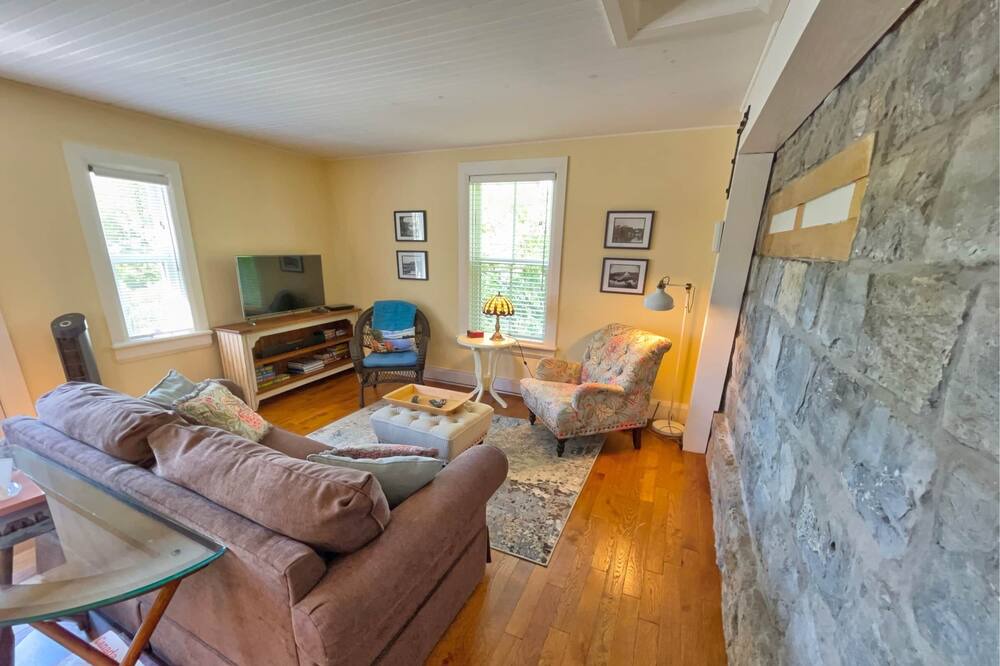 Photo of Livingroom in Rideau Lakes