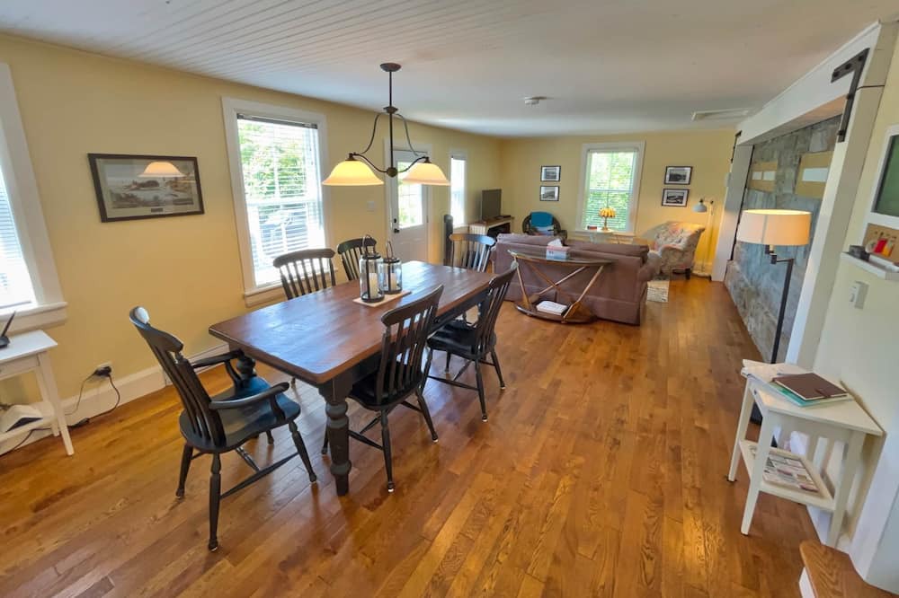 Photo of Livingroom in Rideau Lakes