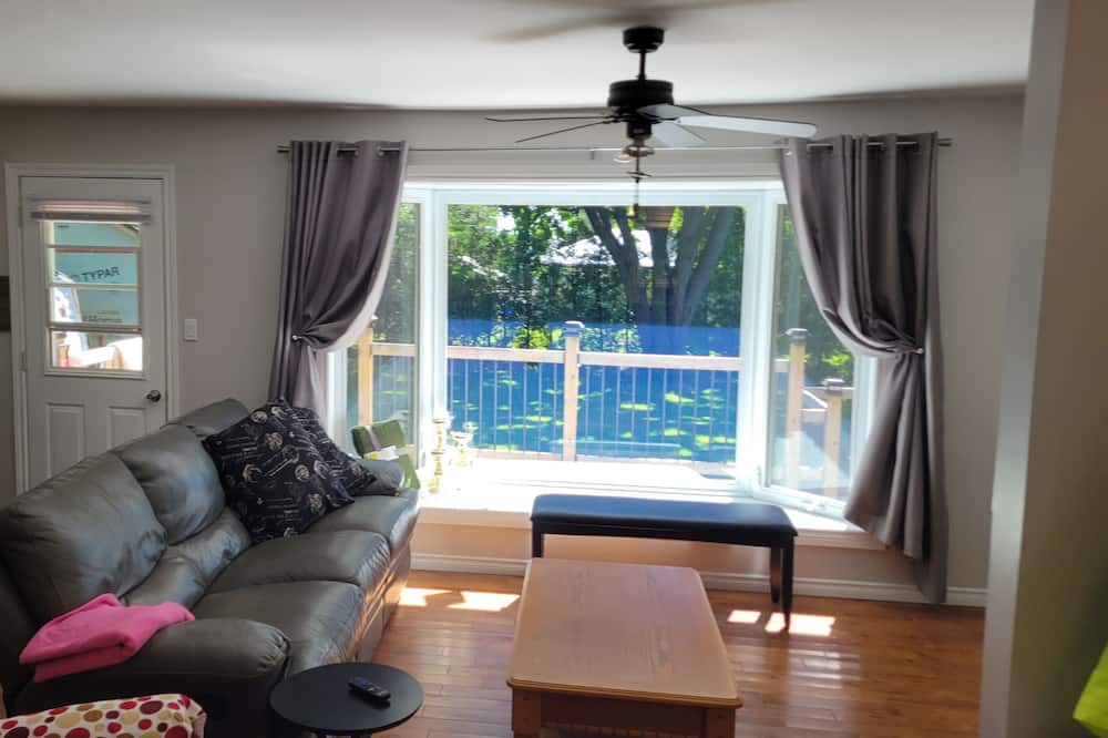 Photo of Livingroom in Bobcaygeon