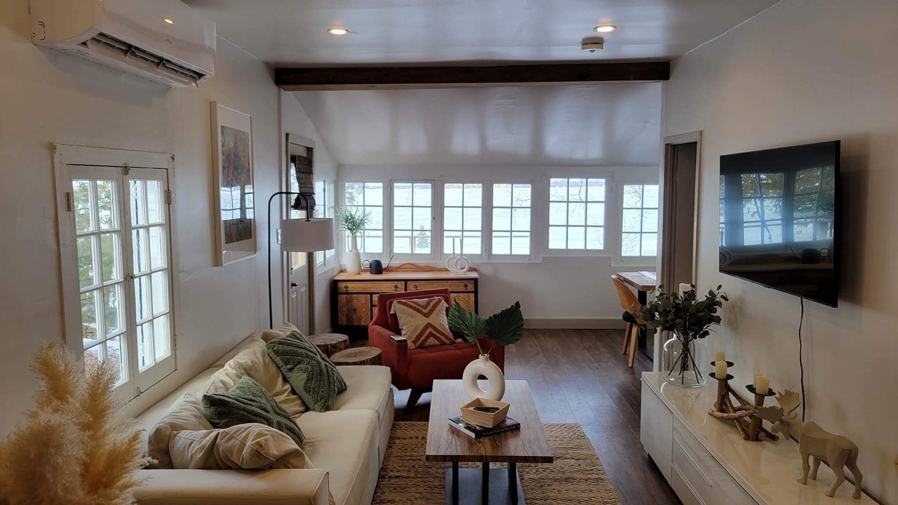 Photo of Livingroom in Scugog