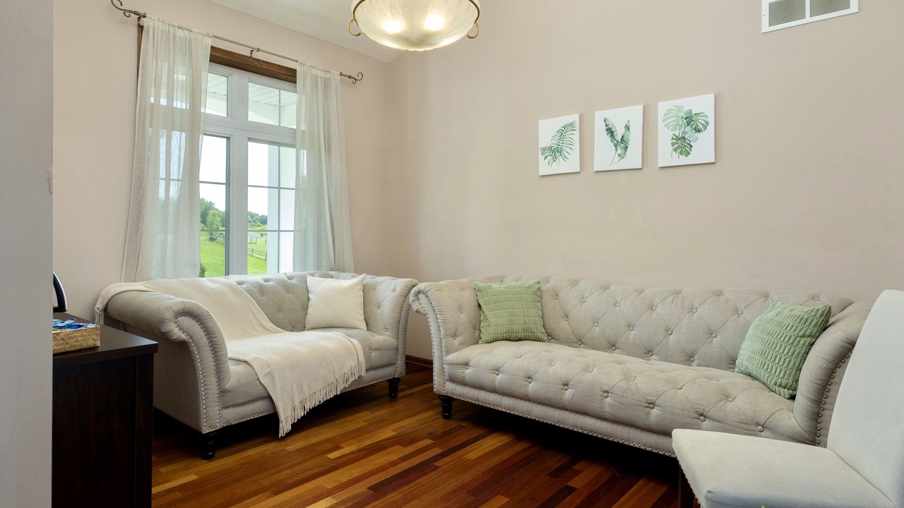Photo of Livingroom in Greenfield