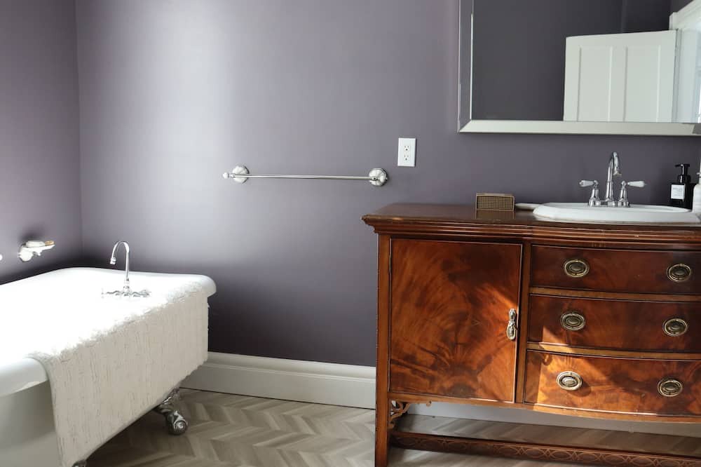 Photo of Bathroom in Delta