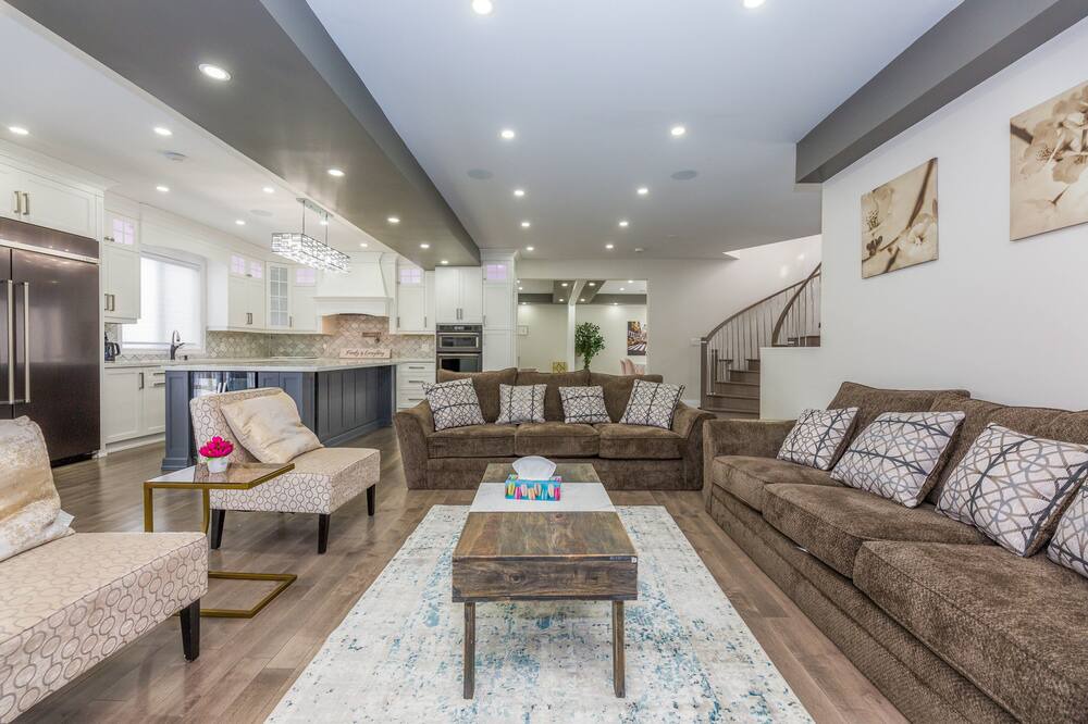 Photo of Livingroom in Caledon