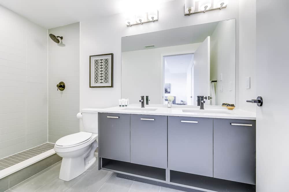 Photo of Bathroom in Harwood