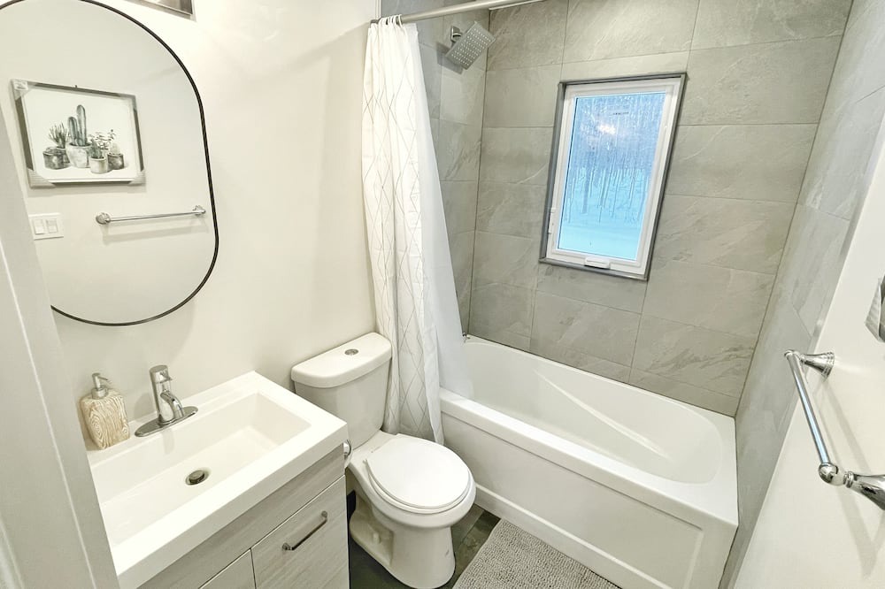 Photo of Bathroom in Victoria Harbour