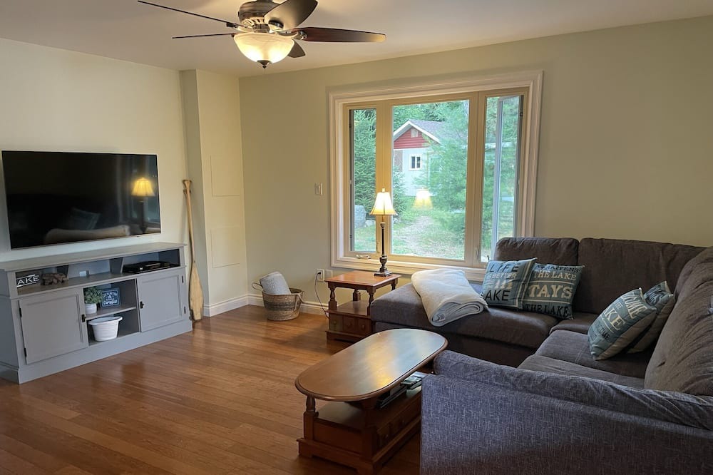 Photo of Livingroom in Whitney