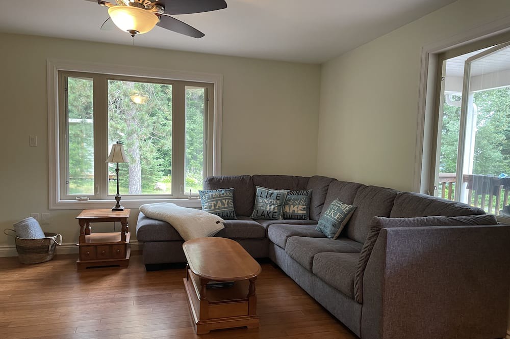 Photo of Livingroom in Whitney