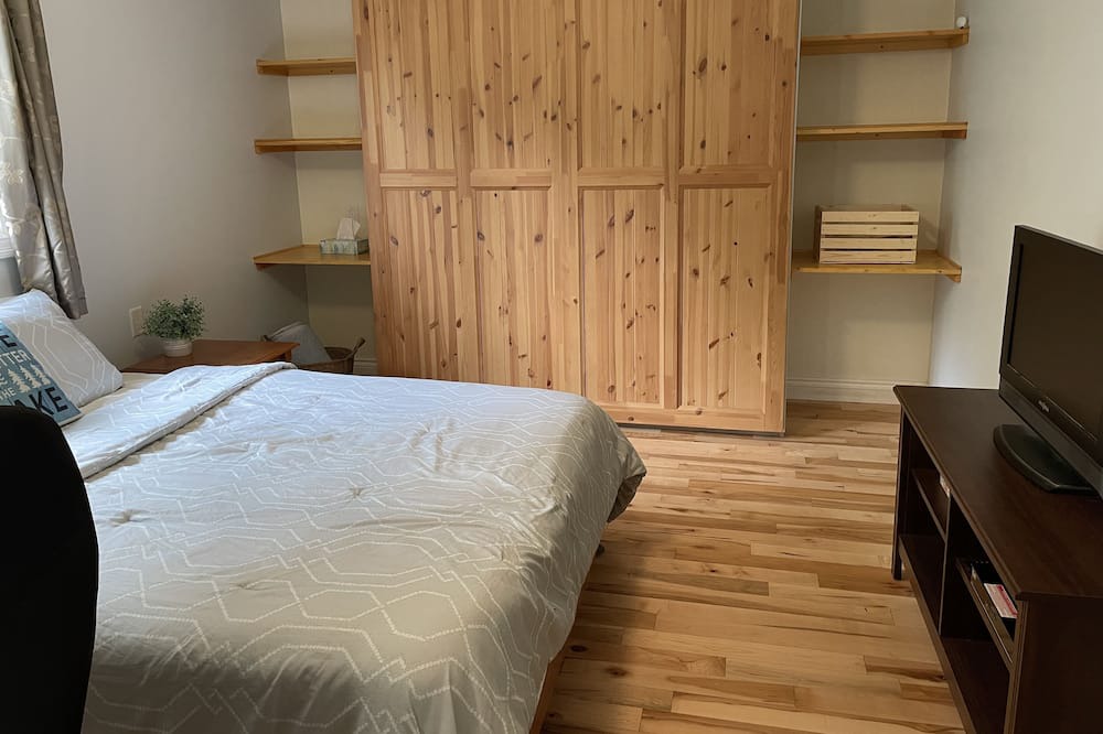 Photo of Bedroom in Whitney