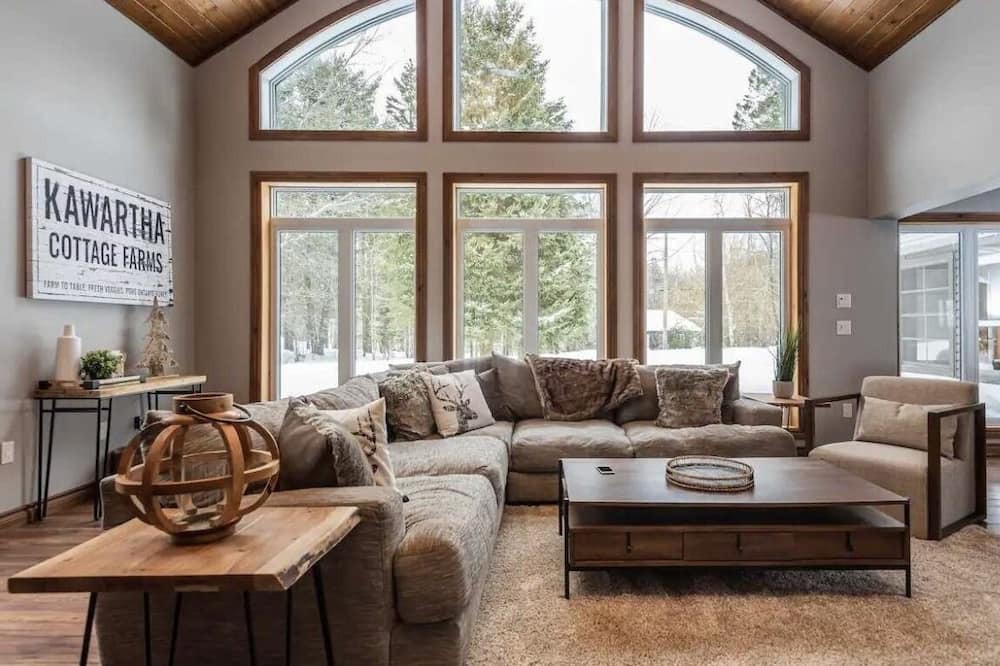 Photo of Livingroom in Haliburton
