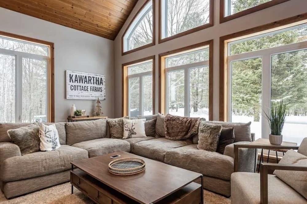 Photo of Livingroom in Haliburton