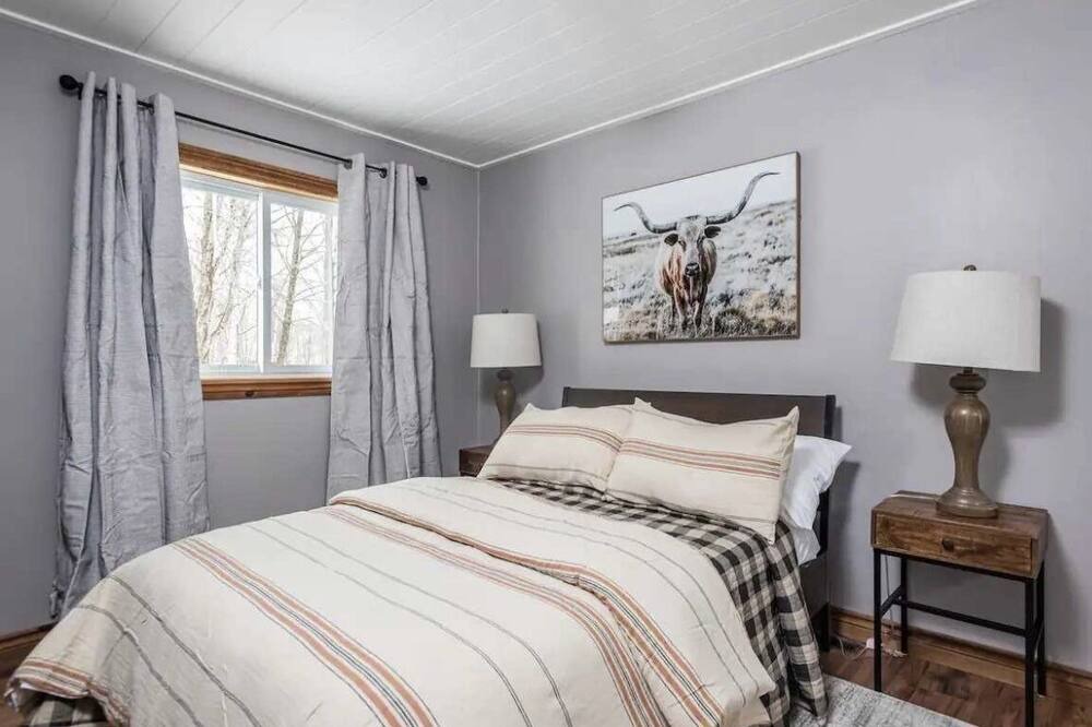 Photo of Bedroom in Haliburton