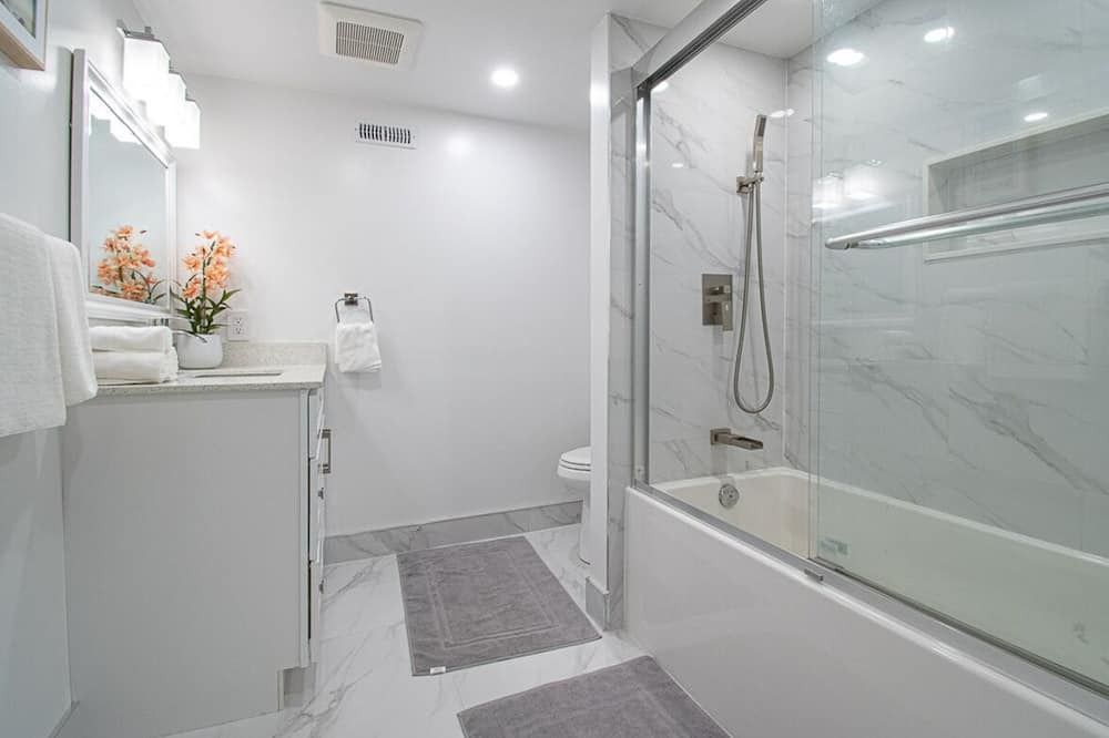 Photo of Bathroom in Alban