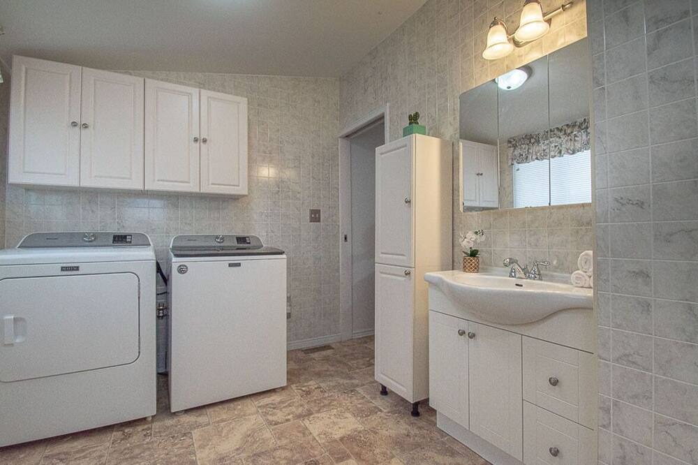 Photo of Bathroom in Alban