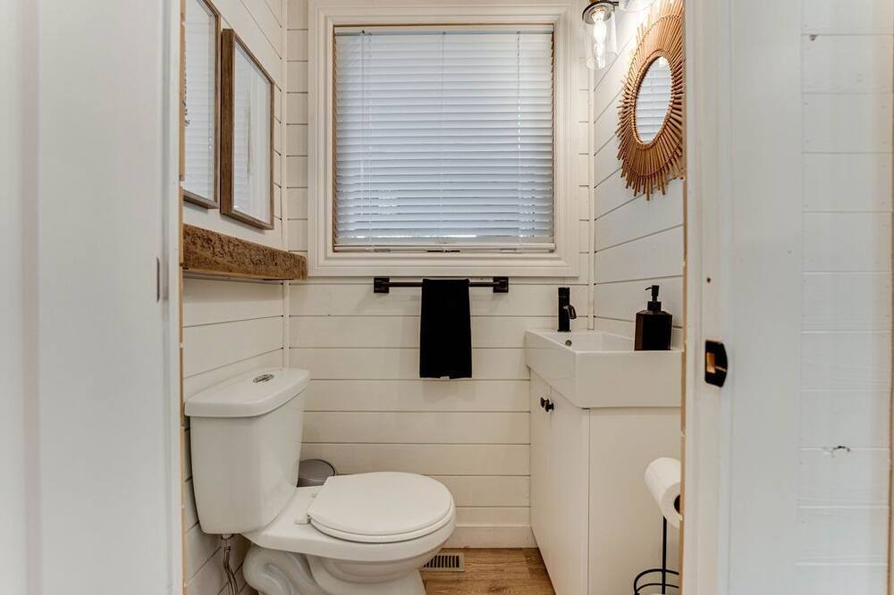 Photo of Bathroom in Cumberland Beach