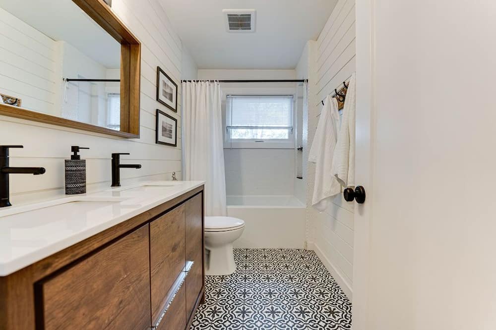 Photo of Bathroom in Cumberland Beach