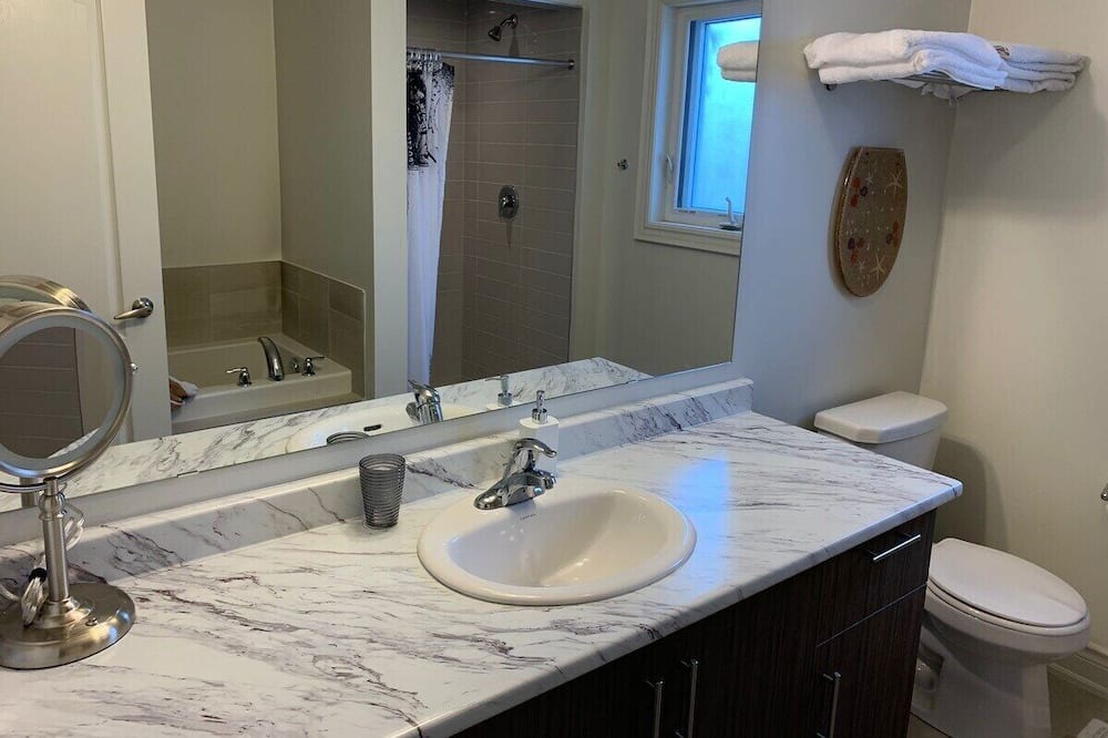 Photo of Bathroom in York Regional Municipality