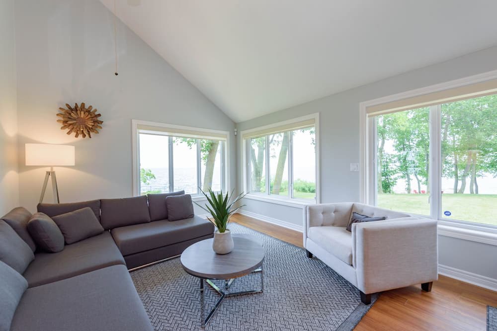 Photo of Livingroom in Stoney Creek