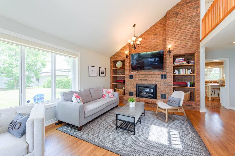 Photo of Livingroom in Stoney Creek