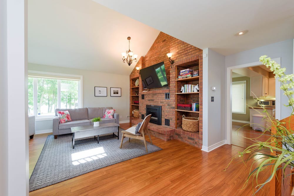Photo of Livingroom in Stoney Creek